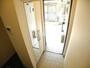 玄関　※反転間取りのお部屋の画像です※