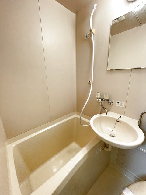 バス・シャワールーム　３点ユニットバスでお掃除もスムーズですね☆