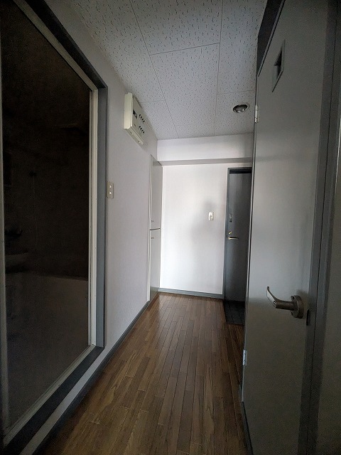 玄関　同物件物号室
