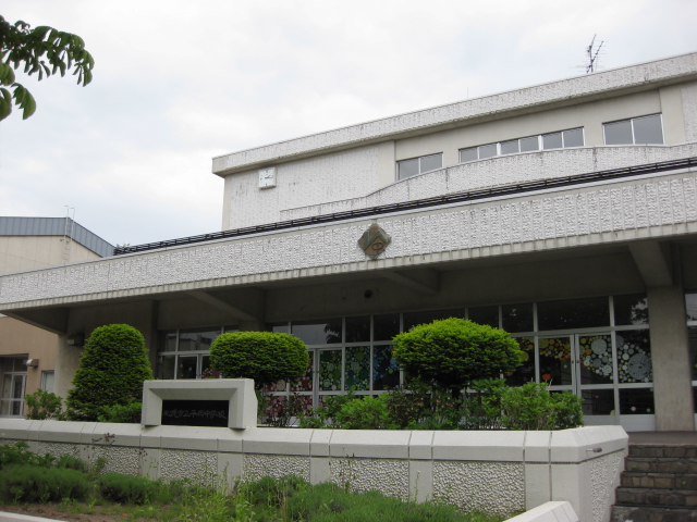 中学校　平岡中学校（中学校）まで336m