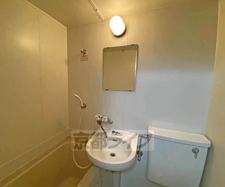 洗面設備　ユニットバスの洗面です。