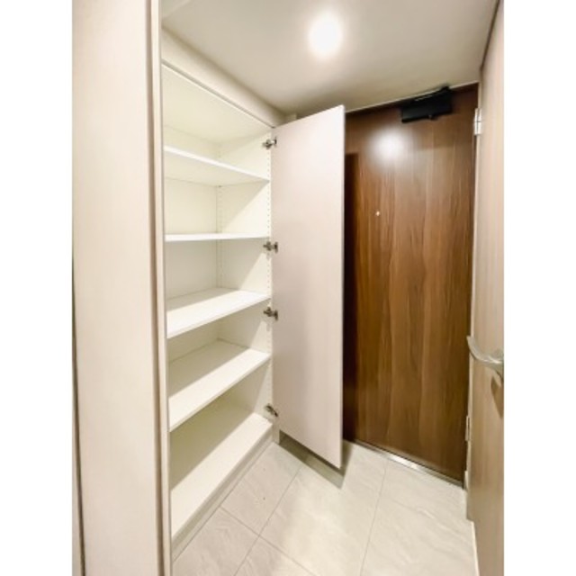 玄関　※写真は同タイプ住戸です。