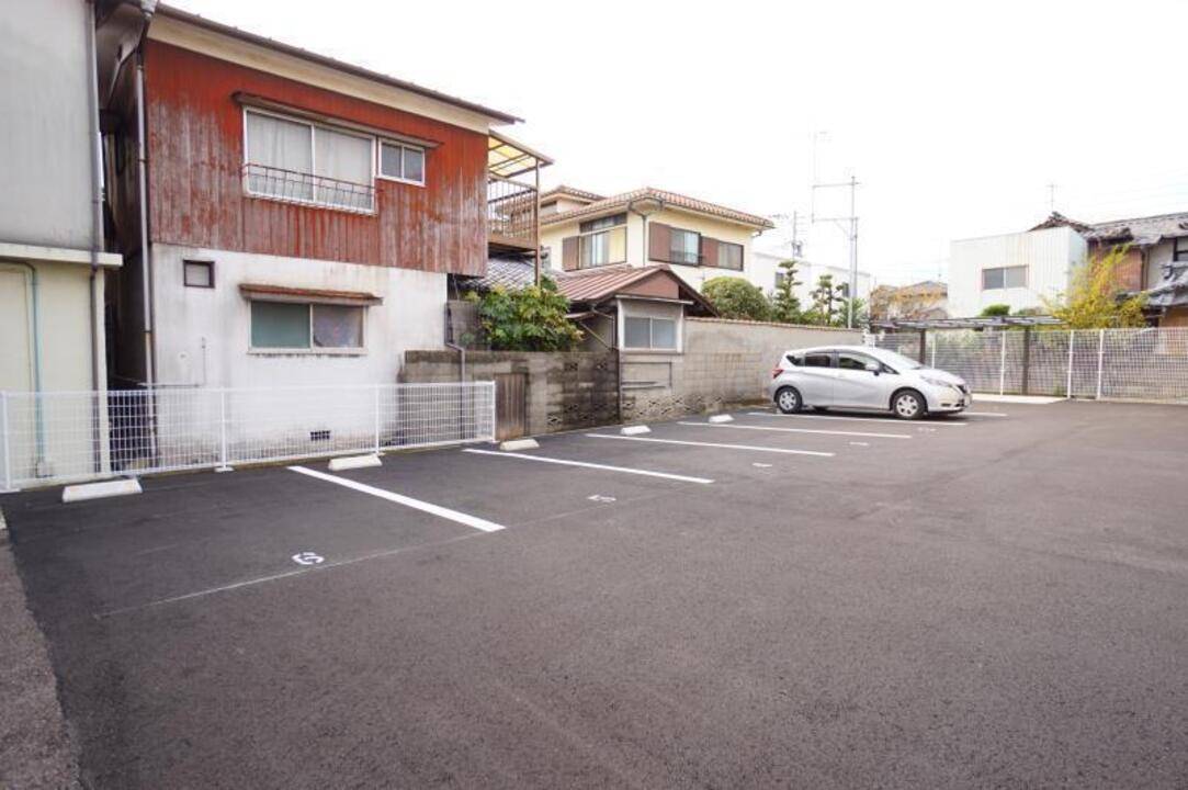 駐車場　駐車場