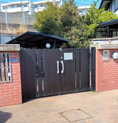 エントランス　落ち着いたエントランスです