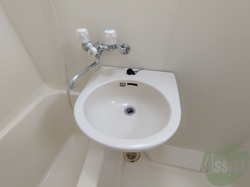 洗面設備　洗面台は浴室にあります。掃除がしやすそうですね。