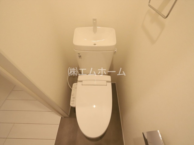 トイレ　温水洗浄便座付トイレ