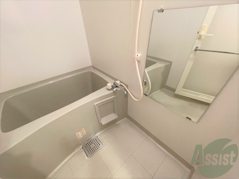 バス・シャワールーム　バス・トイレ別なので、ゆったりくつろげますよ～