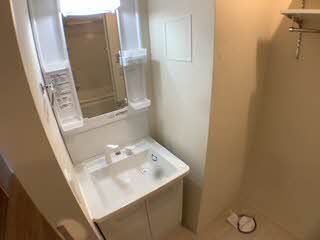 洗面設備　毎日使うものだからこそシンプルに。忙しい毎朝を迎えるように…