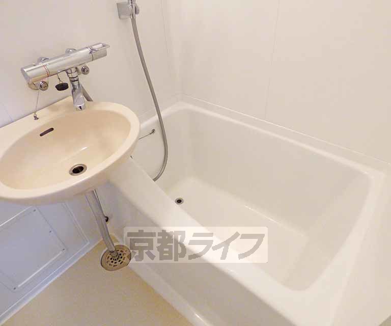 バス・シャワールーム　綺麗なお風呂です。