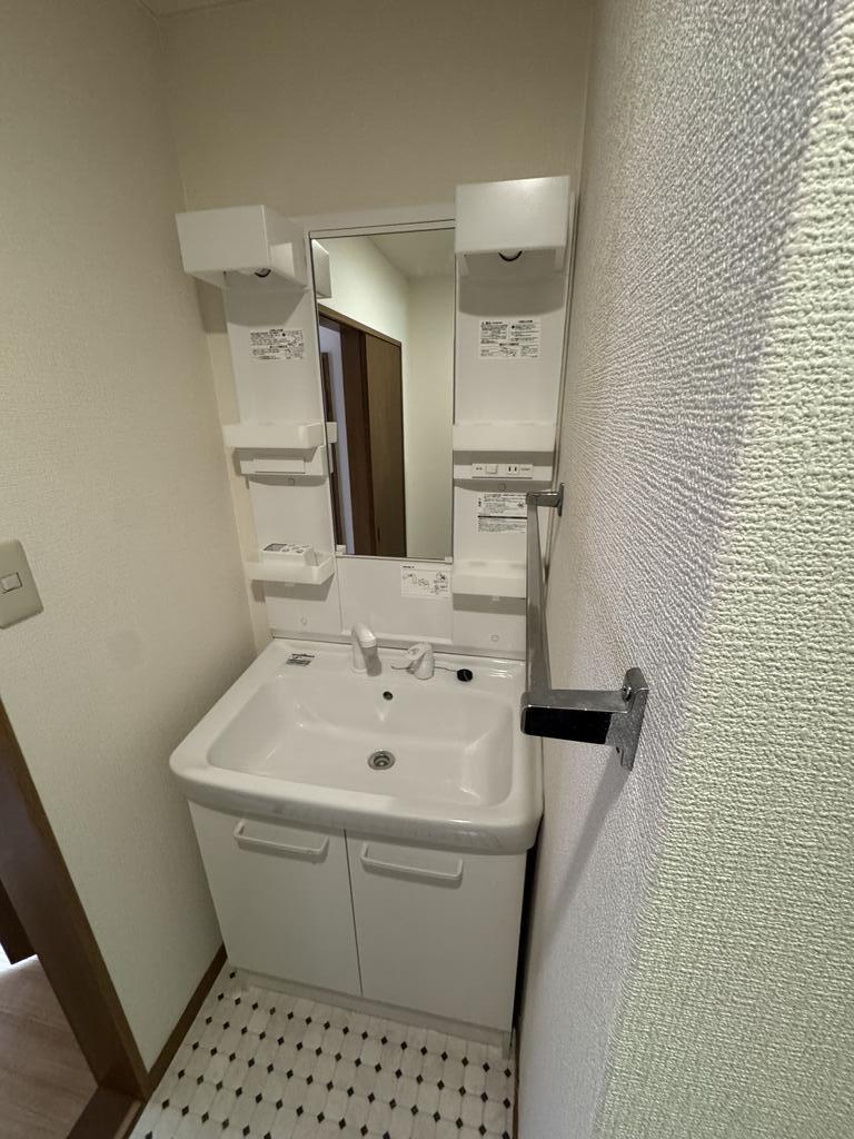 洗面設備　独立洗面台です