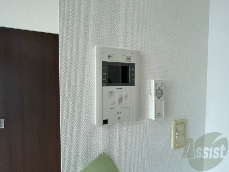 セキュリティ　モニター付インターホンです。来客者の顔が見えるので安心！