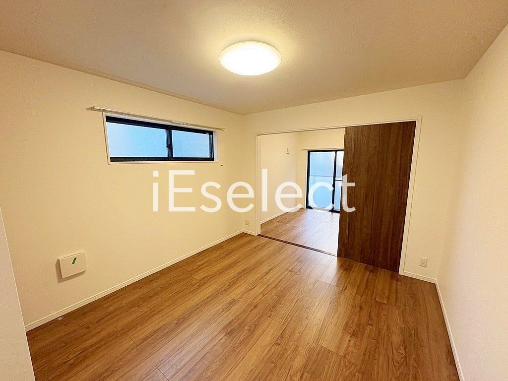 居室・リビング　2面採光の明るいリビング♪