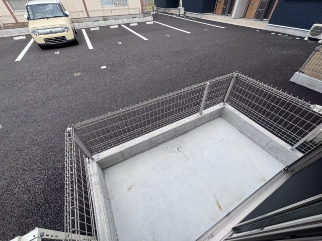 バルコニー　日差しがいいので洗濯が楽になります。