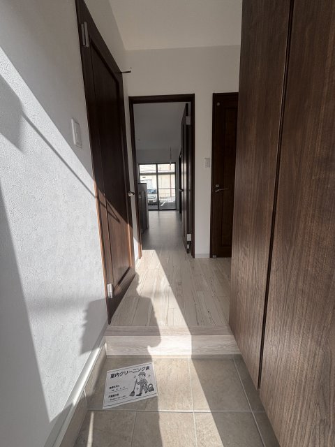 玄関　日当たりがいい玄関です