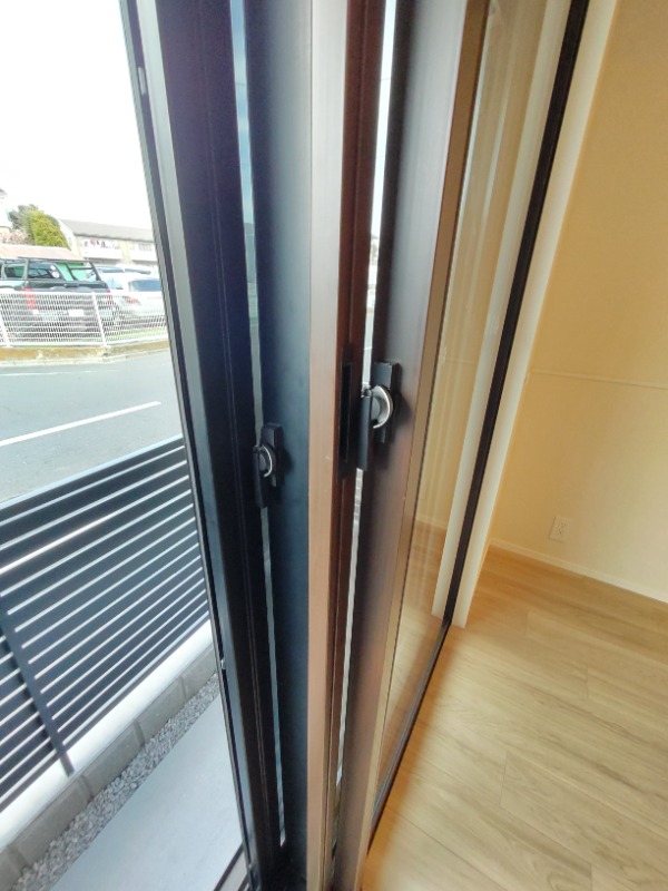 その他設備　バルコニー側は二重窓タイプ