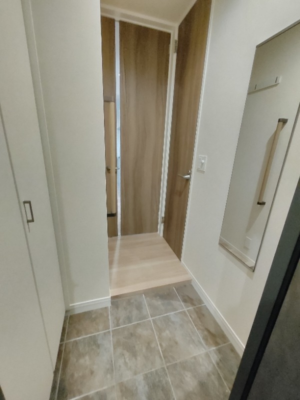 玄関　姿見＆シューズＢＯＸ完備