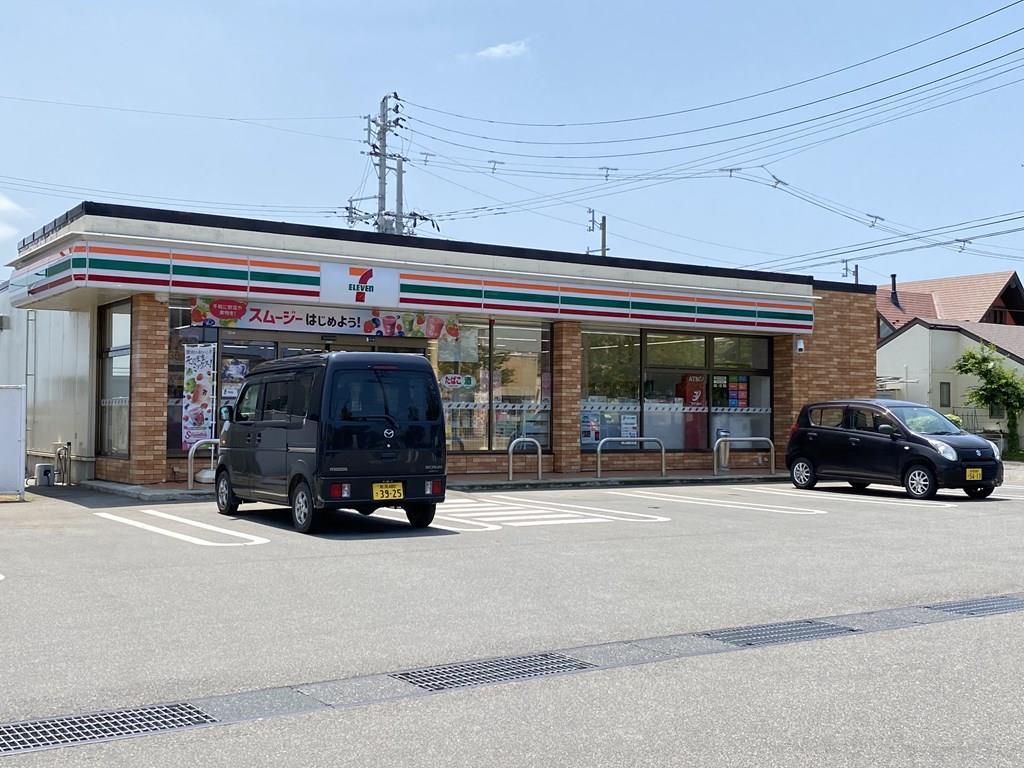 コンビニ　セブンイレブン新潟みずき野店（コンビニ）まで823m