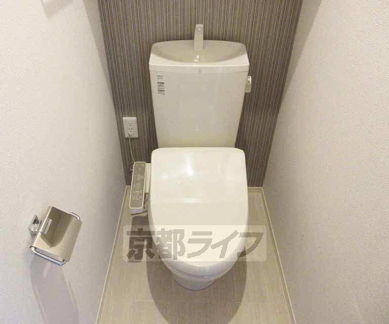 トイレ　大きなウォシュレットつき！