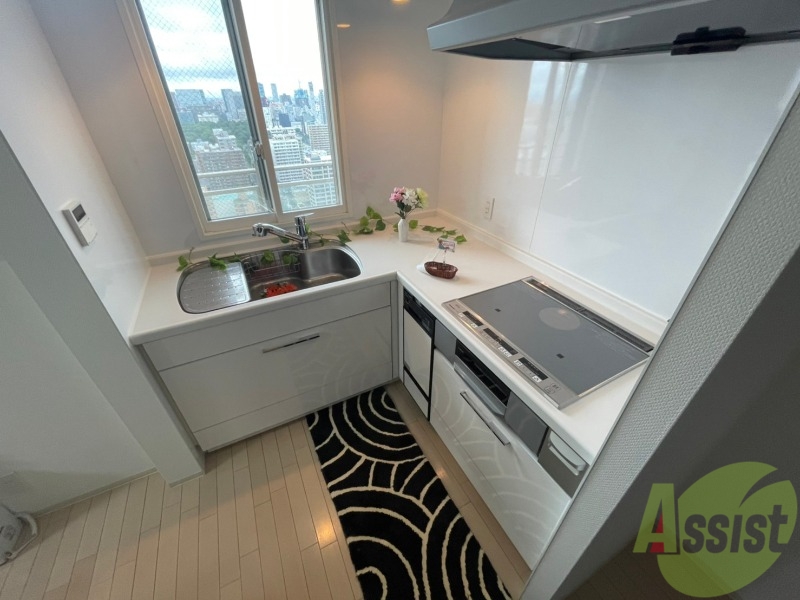 キッチン　洗い場が大きくて洗い物もしやすそうです。