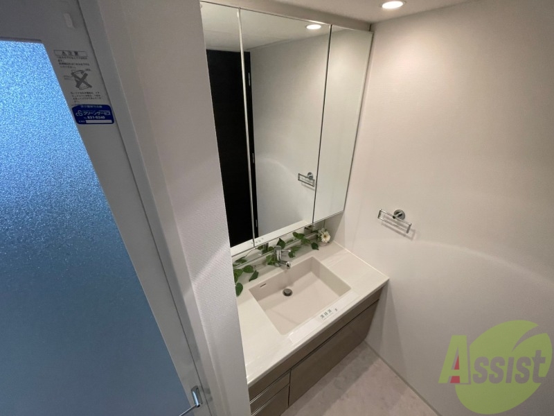 洗面設備　独立洗面台です。広くて使いやすそうです！