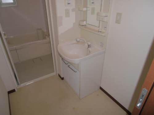 洗面設備　シャワー付き洗面台