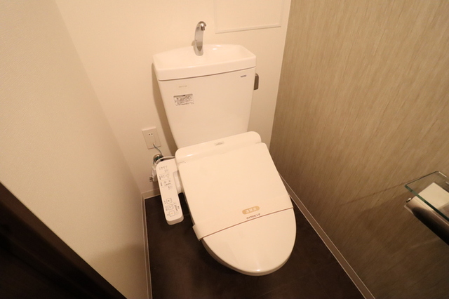 トイレ　温水洗浄暖房便座