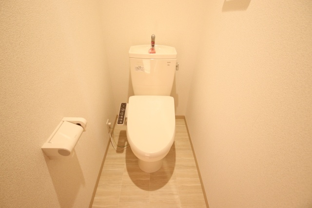 トイレ　※別室の参考写真の為、現況優先です。