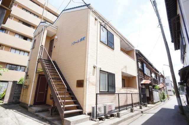 建物外観　１フロア1世帯のアパート