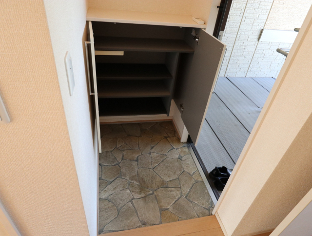 玄関　※別号室の写真です