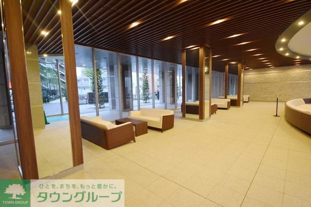 エントランス　～エントランスロビーはホテルみたいですね～