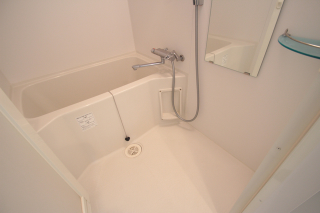 バス・シャワールーム　※別部屋の参考写真です