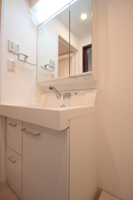 洗面設備　※別部屋の参考写真です