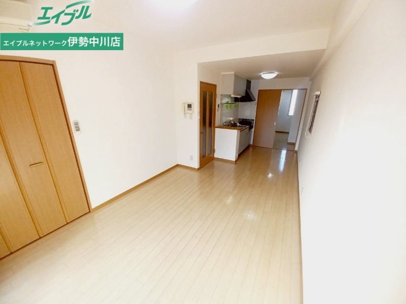 居室・リビング　同型反転参考写真