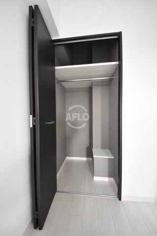 収納　カスタリア新梅田　クローゼット