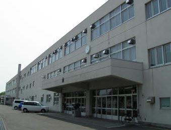 中学校　札幌市立青葉中学校（中学校）まで864m