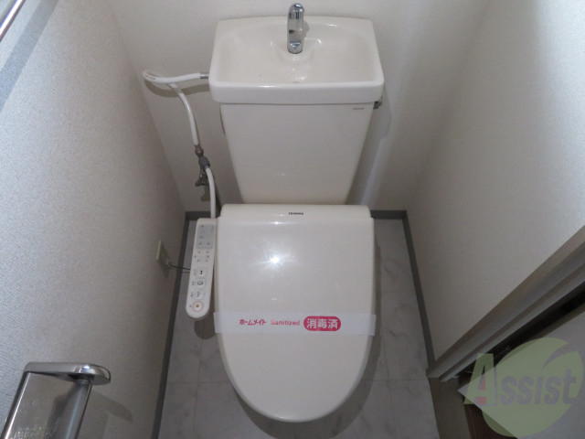 トイレ　トイレにはちゃんとウォシュレットもありますね