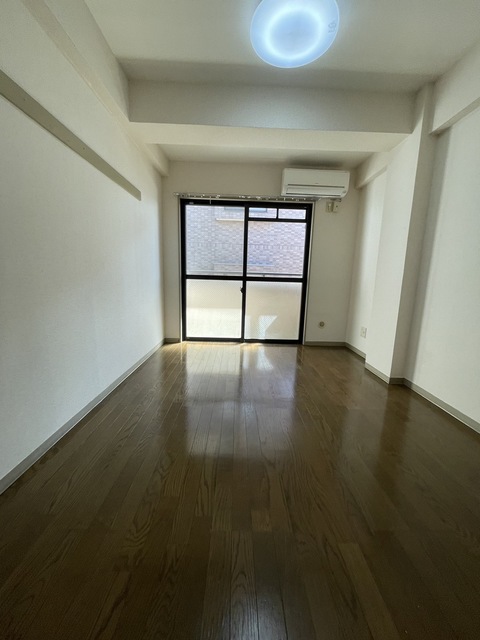 居室・リビング　別部屋参考写真です