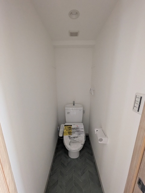 トイレ　２０１号室の室内写真となります。