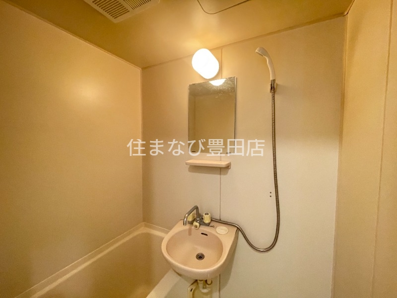 洗面設備　清掃前