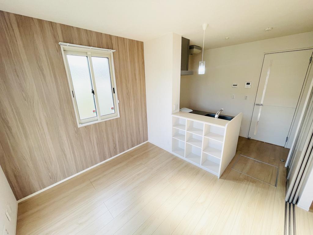 居室・リビング　※画像の窓は105にはありません