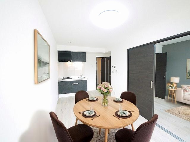 居室・リビング　CGで家具等を配置したもので家具等は含まれません