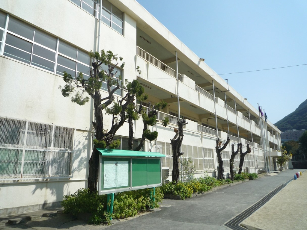 小学校　☆北九州市立富野小学校（小学校）まで370m