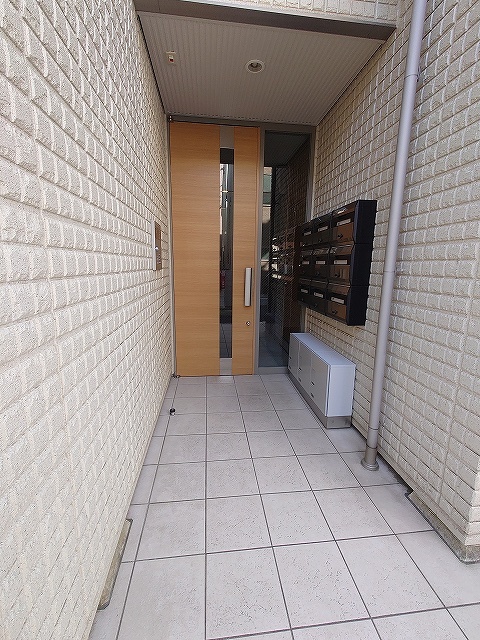 エントランス　★オートロック付きのエントランス★