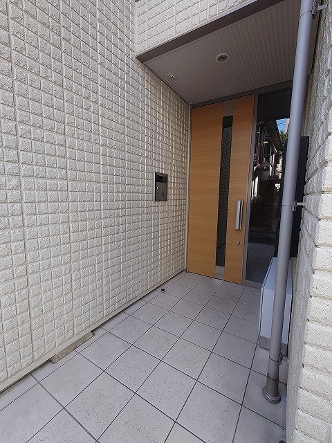 セキュリティ　★オートロック付きのエントランス★