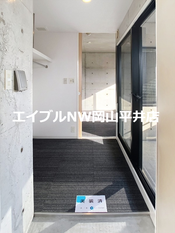 玄関　リビング