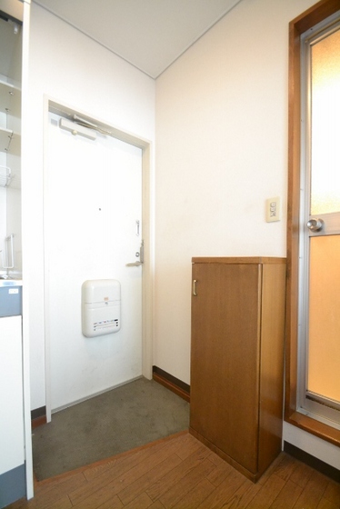 玄関　※別号室の写真です