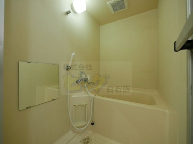 バス・シャワールーム　広々タイプのお風呂です♪