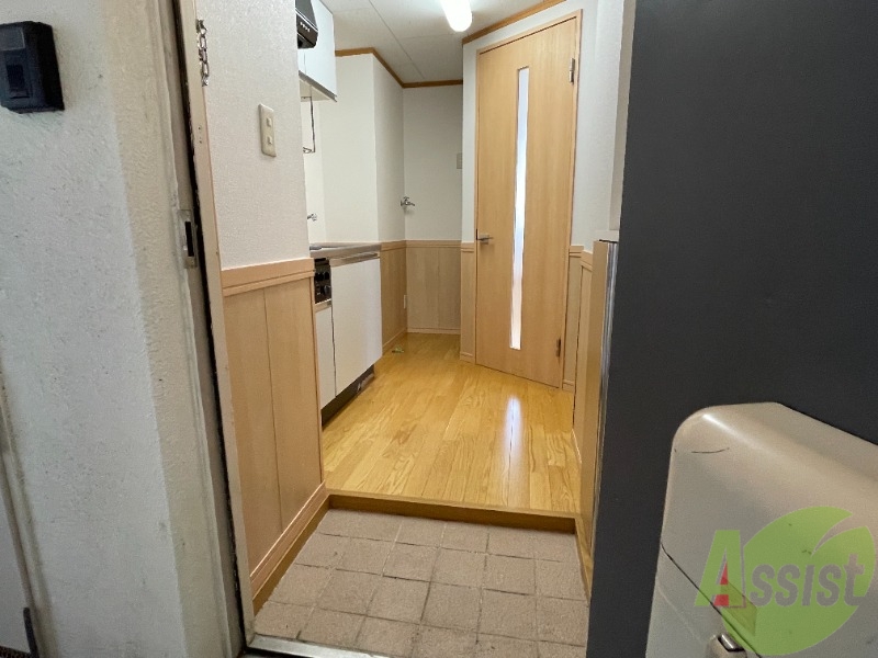 玄関　玄関からお部屋まで広々してますねー