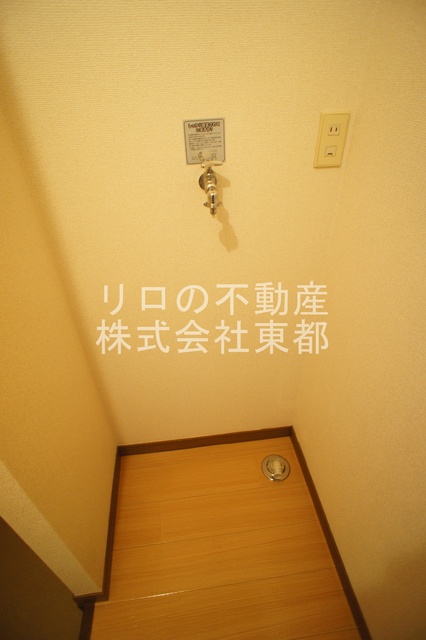 その他　洗濯機置き場は室内にあるので雨に濡れる心配はありません。