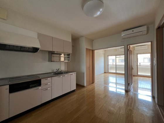 居室・リビング　※他号室の写真です